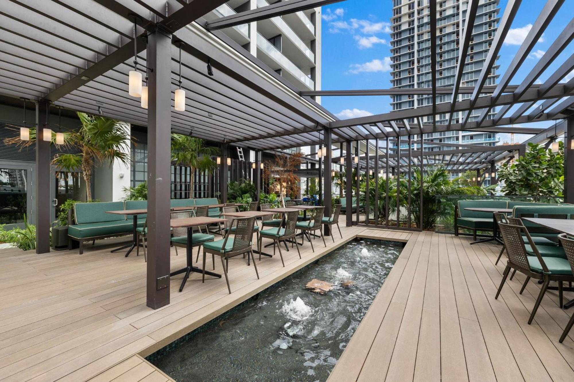 Apartment Exclusive W Free Parking & Facilities In-room