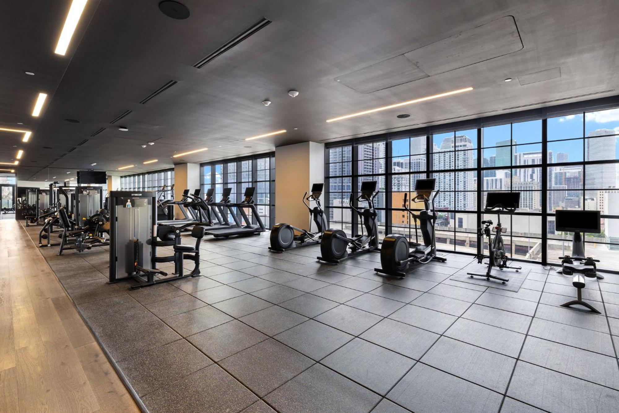 Exclusive W Free Parking & Facilities In-room Apartment *