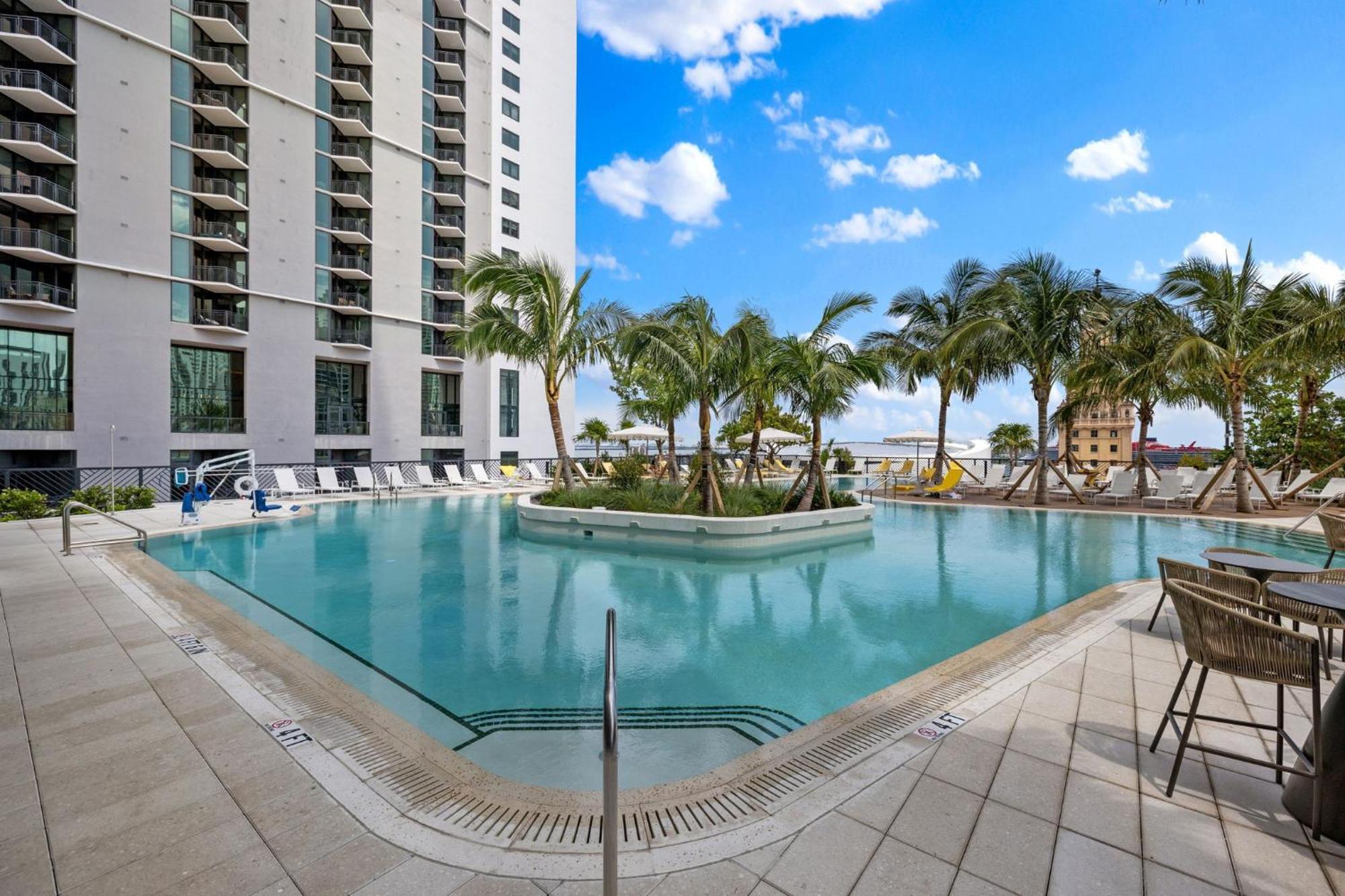 Apartment Exclusive W Free Parking & Facilities In-room