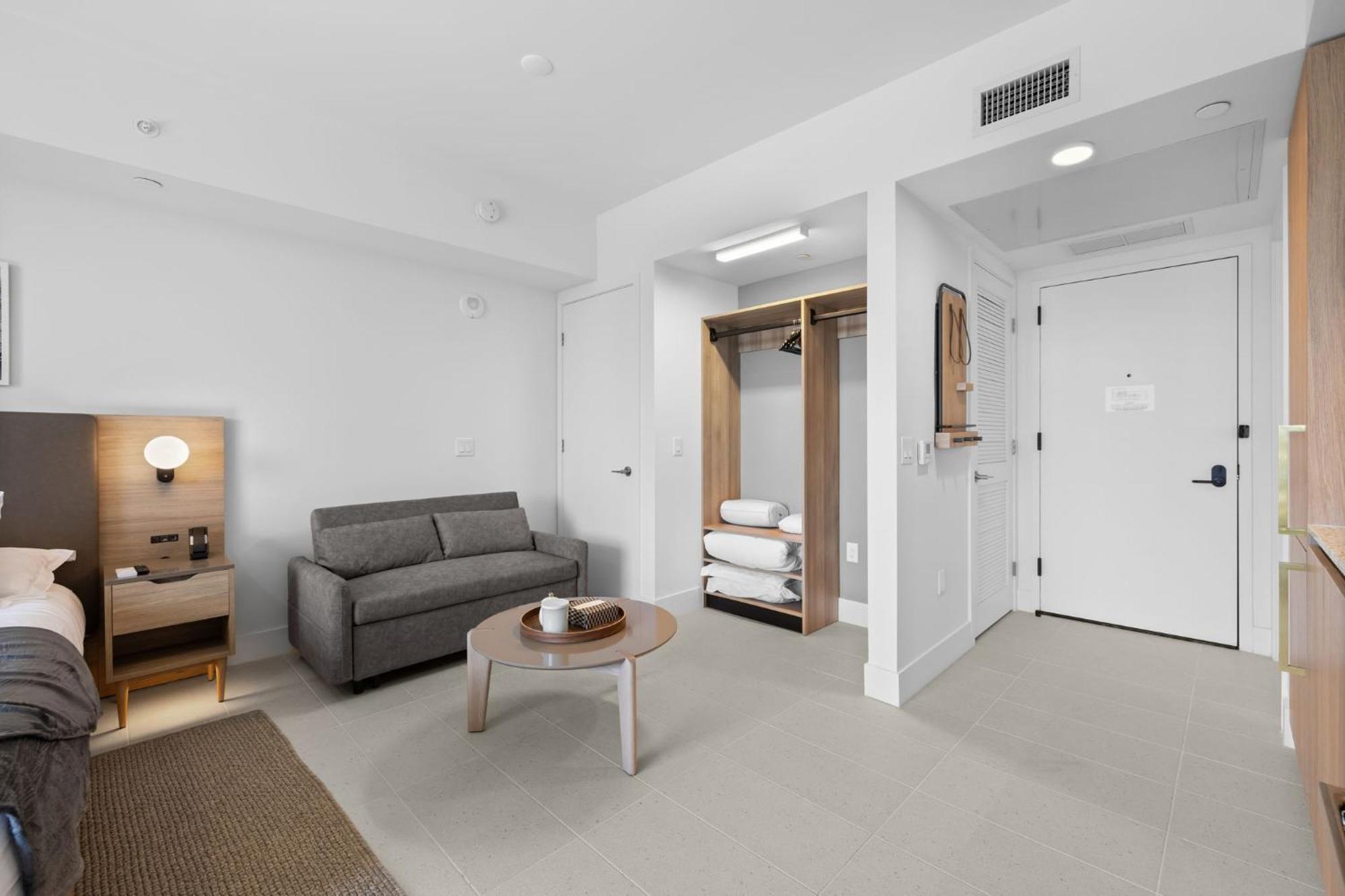Exclusive W Free Parking & Facilities In-room