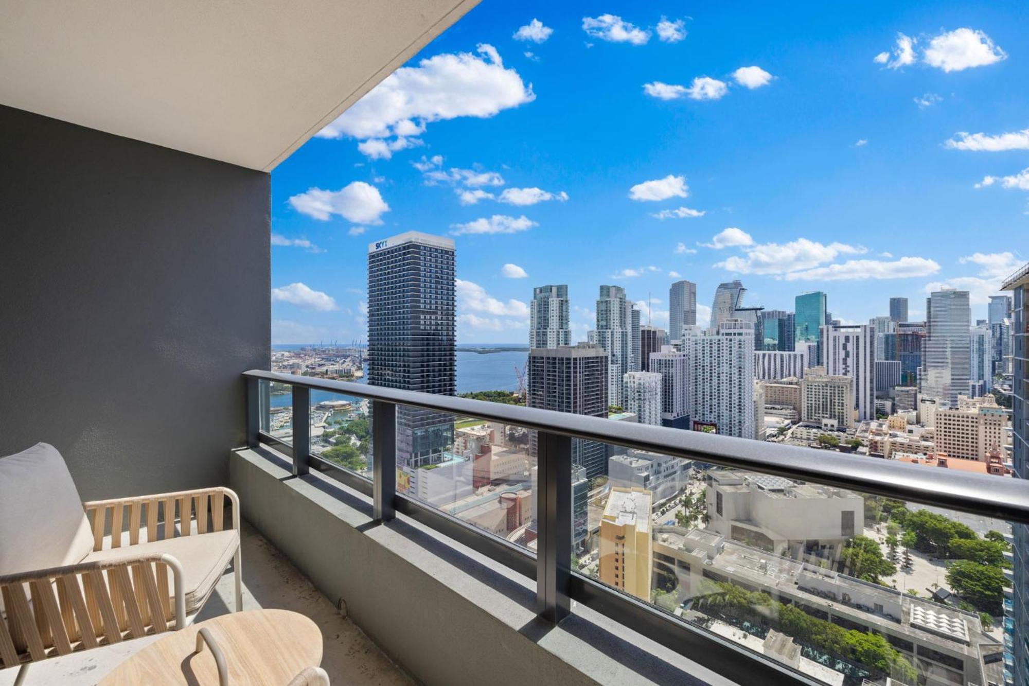 Apartment Exclusive W Free Parking & Facilities In-room *