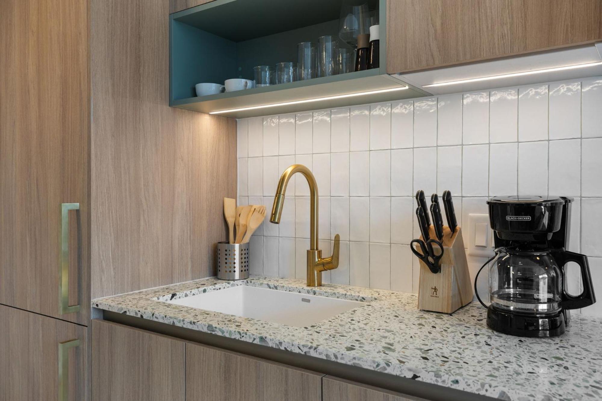 Exclusive W Free Parking & Facilities In-room Apartment