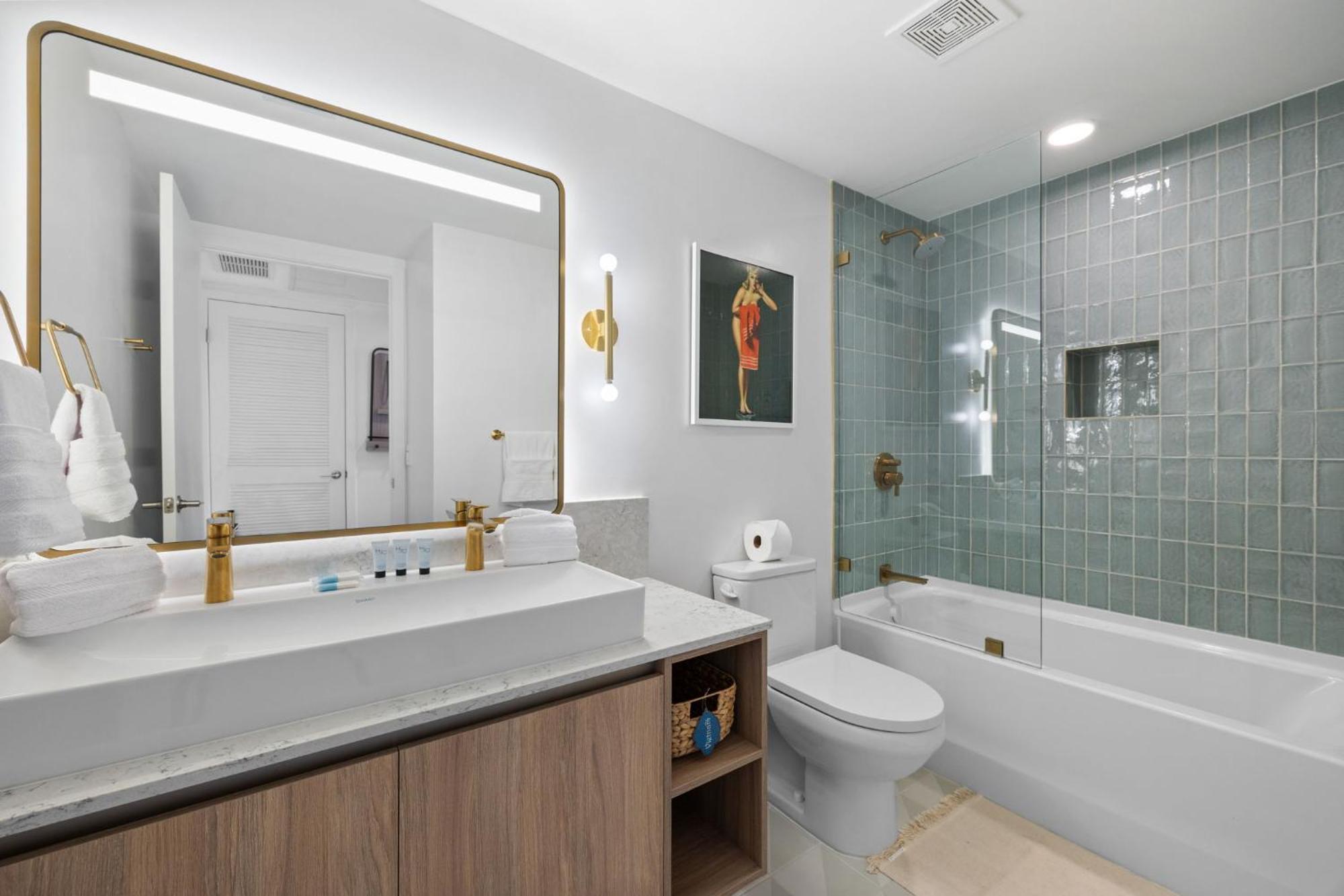 Apartment Exclusive W Free Parking & Facilities In-room
